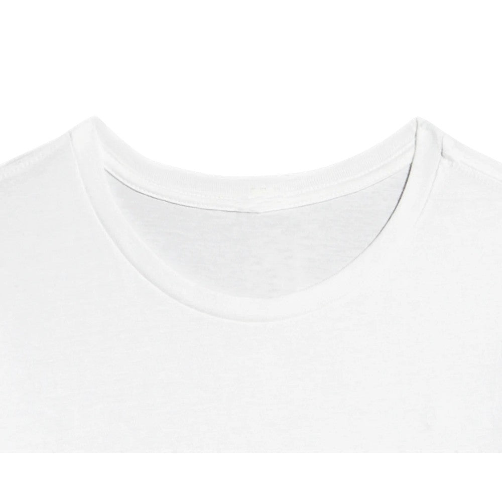 A picture showing the neck of the t-shirt.